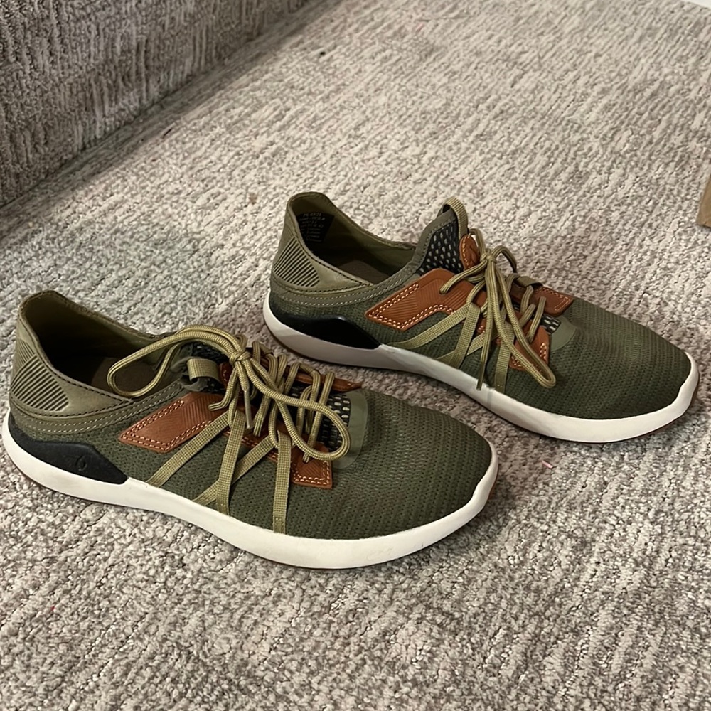 Almost new worn once. Just a 1/2 size too big.
